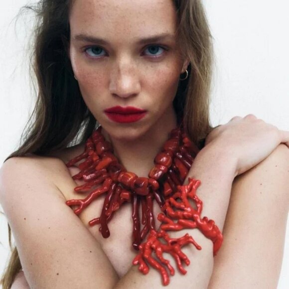 ZARA 2 PACK OF CORAL EFFECT RESIN NECKLACES - Picture 5 of 5